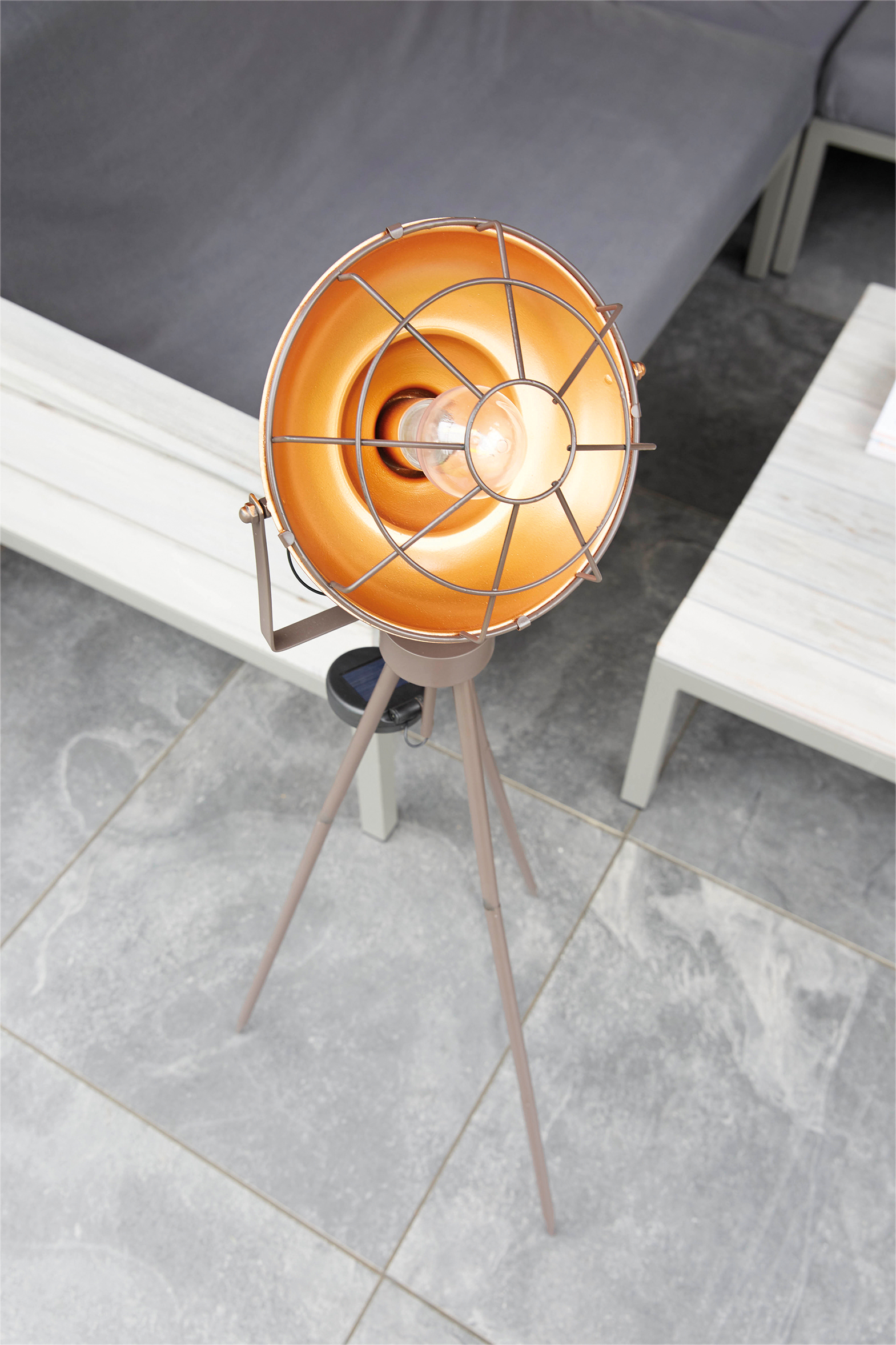 Solar Industrial Tripod LED Light Dresden - Image 3